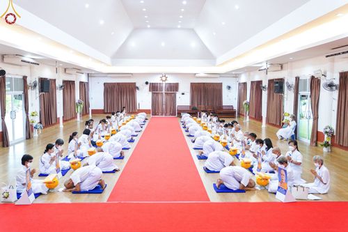 ภาพ No.65421:พิธีขอขมาผู้ปกครอง โดยนาคธรรมทายาท ในโครงการอุปสมบทบูชาธรรม มหาปูชนียาจารย์ประจำปี 2565 วันที่ 19 พฤศจิกายน พ.ศ. 2565 ณ ศูนย์ปฏิบัติธรรมลำปาง