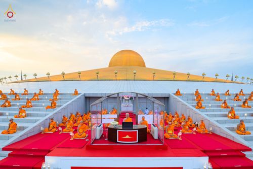 ภาพ No.81910:พิธีจุดวิสาขประทีปและเวียนประทักษิณ เนื่องในวันวิสาขบูชา วันเสาร์ที่ 3 มิถุนายน 2566 ณ ลานธรรมพระมหาธรรมกายเจดีย์ วัดพระธรรมกาย จ.ปทุมธานี