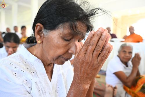 ภาพ No.284312:วันที่ 28 ตุลาคม พ.ศ.2568 กฐินสมทบต่างประเทศ โดยคณะศิษยานุศิษย์ บูชาธรรม 81 ปี หลวงพ่อธัมมชโย ณ วัดศรีสุคตาราม บาลังโกด้า ศรีลังกา