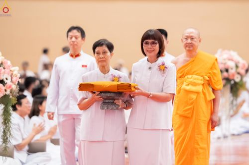 ภาพ No.343239:วันที่ 16 สิงหาคม พ.ศ.2569 พิธีมุทิตาสักการะพระราชาคณะ ณ ห้องแก้วสารพัดนึก 2 วัดพระธรรมกาย