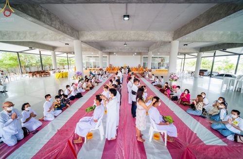 ภาพ No.65649:พิธีปลงผมและพิธีขอขมา มอบบาตรกับผ้าไตร ในโครงการอุปสมบทบูชาธรรม มหาปูชนียาจารย์ประจำปี 2565 ณ ศูนย์ปฎิบัติธรรมสมุทรปราการ(บางบ่อ)  วันอาทิตย์ที่ 20 พฤศจิกายน พ.ศ. 2565