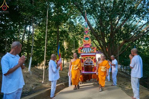 ภาพ No.65707:พิธีถวายพระบรมสารีริกธาตุ เพื่อประดิษฐาน ณ พระพุทธรูปปางไสยยาสน์ ที่ยาวที่สุดในบังกลาเทศ  วันที่ 22 พฤศจิกายน พ.ศ. 2565