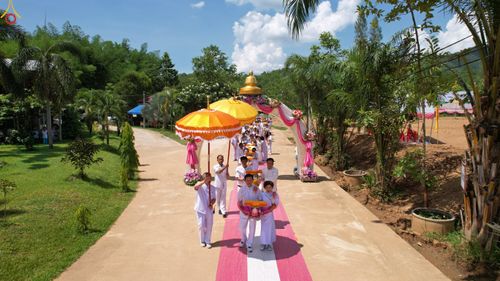 ภาพ No.331646:วันพุธที่ ๓ มิถุนายน พ.ศ.๒๕๖๙ พิธีทอดผ้าป่า ปฏิบัติธรรมกลั่นแผ่นดิน พิธีโปรยรัตนชาติ  และ พิธีตอกเสาเข็ม มงคลต้นแรก สถาปนา "องค์พระเจดีย์เพื่อสร้างสันติภาพโลก"  องค์แรก ครั้งแรกของลำปาง ประตูสู่ภาคเหนือ  ณ ศูนย์ปฏิบัติธรรมเถินเทิดธรรม อ.เถิน จ.ลำปาง