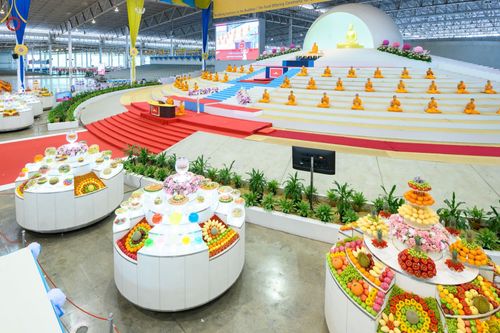 ภาพ No.65132:พิธีบูชาข้าวพระ และสาธุชนปฏิบัติธรรมร่วมกัน ในวันอาทิตย์ต้นเดือนที่ 4 ธันวาคม พ.ศ. 2565 ณ วัดพระธรรมกาย จ.ปทุมธานี