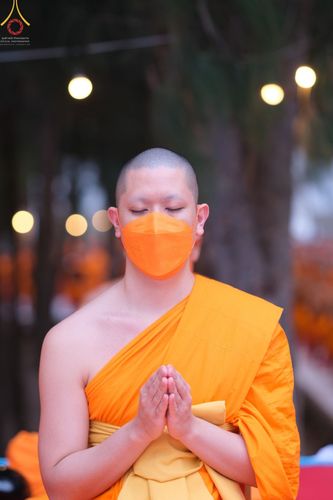 ภาพ No.69558:พิธีตักบาตรพระธรรมยาตราฯ ในโครงการธรรมยาตรากตัญญูบูชา มหาปูชนียาจารย์ พระมงคลเทพมุนี(สด จนฺทสโร) พระผู้ปราบมาร ปีที่ 11 ณ อนุสรณ์สถานลำดับที่ 1 สถานที่เกิดด้วยรูปกายเนื้อ อนุสรณ์สถานมหาวิหารพระมงคลเทพมุนี อ.สองพี่น้อง จ.สุพรรณบุรี