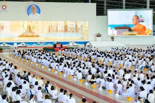 ภาพ No.63869:พิธีขอขมาและมอบผ้าไตรแด่นาคธรรมทายาท โครงการอุปสมบทบูชาธรรมมหาปูชนียาจารย์ วันอาทิตย์ที่ 20 พฤศจิกายน พ.ศ. 2565