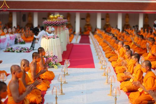 ภาพ No.71842:พิธีจุดประทีปถวายเป็นพุทธบูชา และบูชาธรรมมหาปูชนียาจารย์ ในโครงการธรรมยาตรากตัญญูบูชา มหาปูชนียาจารย์ พระมงคลเทพมุนี(สด จนฺทสโร) พระผู้ปราบมาร ปีที่ 11 ณ อนุสรณ์สถานลำดับที่ 3 สถานที่เกิดใหม่ในเพศสมณะ วัดสองพี่น้อง อ.สองพี่น้อง จ.สุพรรณบุรี วันที่ 17 มกร