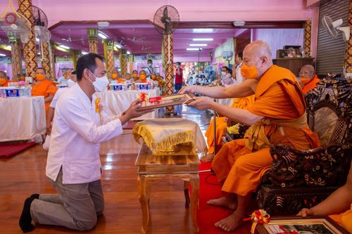 ภาพ No.73686:พิธีเจริญพระพุทธมนต์ ปฏิบัติธรรม มอบทุนการศึกษา ถวายสังฆทาน 106 วัด เพื่อถวายเป็นพุทธบูชา และขับเคลื่อนโครงการหมู่บ้านรักษาศีล 5  โดยคณะสงฆ์จังหวัดนนทบุรี คณะศิษยานุศิษย์วัดพระธรรมกาย โครงการธรรมยาตราฯ ปีที่ 11 ณ วัดตะเคียน อ.บางกรวย จ.นนทบุรี วันที่ 21 