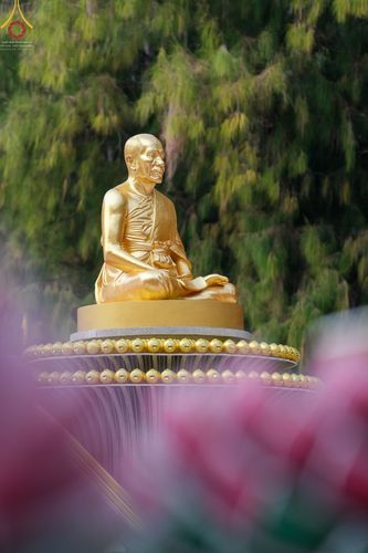 ภาพ No.69301:พิธีจุดประทีปถวายเป็นพุทธบูชา และบูชาธรรมมหาปูชนียาจารย์ ในโครงการธรรมยาตรากตัญญูบูชา มหาปูชนียาจารย์ พระมงคลเทพมุนี(สด จนฺทสโร) พระผู้ปราบมาร ปีที่ 11 ณ อนุสรณ์สถานมหาวิหารพระมงคลเทพมุนี อ.สองพี่น้อง จ.สุพรรณบุรี