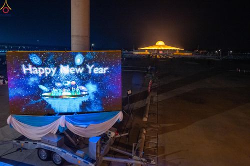 ภาพ No.280410:วันที่ 31 ธันวาคม พ.ศ.2568 -วันที่ 1 มกราคม พ.ศ.2569 พิธีฉลองชัยสวดมนต์บทธัมมจักกับปปวัตนสูตร ครบ 8,000,000,000 จบ , พิธีสวดมนต์ข้ามปี ณ วัดพระธรรมกาย