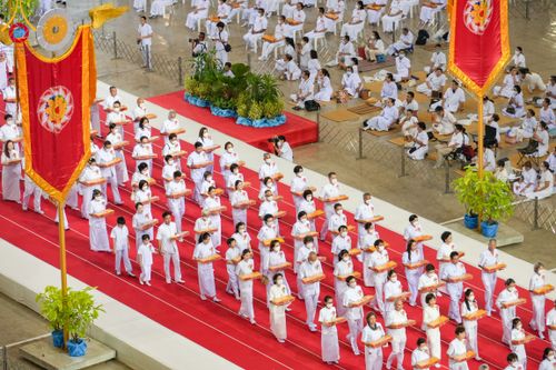 พิธีทอดกฐินธรรมชัยเพื่อสร้างอาคาร 115 ปี คุณยายอาจารย์มหารัตนอุบาสิกาจันทร์ ขนนกยูง อาทิตย์ต้นเดือนที่ 5 พฤศจิกายน พ.ศ. 2566 ณ วัดพระธรรมกาย จ.ปทุมธานี