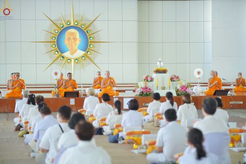 ภาพ No.72775:พิธีเจริญพระพุทธมนต์ และถวายภัตตาหารเป็นสังฆทาน เนื่องในวันคล้ายวันเกิด ครบรอบ 114 ปี คุณยายอาจารย์มหารัตนอุบาสิกาจันทร์ ขนนกยูง วันที่ 19 มกราคม พ.ศ. 2566 ณ หอฉันคุณยายอาจารย์ฯ วัดพระธรรมกาย จ.ปทุมธานี