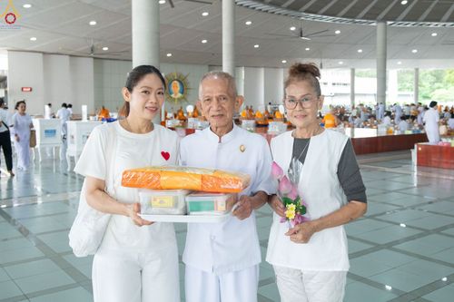ภาพ No.348170:วันที่ 10 กันยายน พ.ศ.2569 พิธีสวดพระพุทธมนต์ และถวายภัตตาหารเป็นสังฆทาน เนื่องในวันครบ 26 ปี วันคล้ายละสังขาร คุณยายอาจารย์มหารัตนอุบาสิกาจันทร์ ขนนกยูง ณ หอฉันคุณยายอาจารย์ฯ วัดพระธรรมกาย