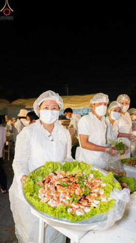 ภาพ No.73738:พิธีถวายภัตตาหารเป็นสังฆทาน แด่คณะพระธรรมยาตราฯ ในโครงการธรรมยาตรากตัญญูบูชา มหาปูชนียาจารย์ พระมงคลเทพมุนี(สด จนฺทสโร) พระผู้ปราบมาร อนุสรณ์สถาน 7 แห่ง ปีที่ 11 วันที่ 22 มกราคม พ.ศ. 2566