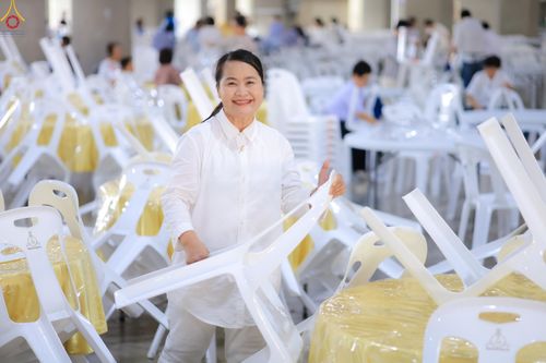 ภาพ No.322693:วันที่ 15-18 เมษายน พ.ศ.2569 การเเตรียมโต๊ะฉัน , เตรียมจุดพักค้าง , เรียงเก้าอี้ , เรียงกล่องไทยธรรม  เพื่องานถวายมหาสังฆทาน 40,000 กว่าวัดทั่วประเทศ วันคุ้มครองโลก 22 เมษายน พ.ศ.2569 วัดพระธรรมกาย