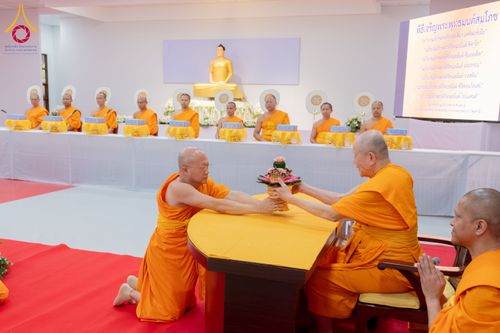 ภาพ No.294206:วันอาทิตย์ที่ 14 ธันวาคม พ.ศ.2568 พิธีเจริญพระพุทธมนต์สมโภชดวงแก้วลูกนิมิตเอก และดวงแก้วนิมิตปฏิบัติธรรม อัญเชิญประดิษฐาน  ณ วัดพระธรรมกายในประเทศสหรัฐอเมริกาและประเทศเยอรมนี 7 แห่ง ณ อาคารปลูกศรัทธา 2 วัดพระธรรมกาย