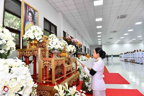 ภาพ No.344189:วันที่ 12 สิงหาคม พ.ศ. 2569  พสกนิกรชาวอำเภอคลองหลวง พร้อมใจร่วมพิธีสวดพระพุทธมนต์และทำบุญตักบาตรถวายพระราชกุศล เนื่องในวันคล้ายวันพระราชสมภพ สมเด็จพระบรมราชชนนีพันปีหลวง และวันแม่แห่งชาติ 12 สิงหาคม 2569