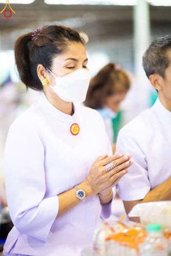 ภาพ No.78822:พิธีตักบาตร ข้าวสารอาหารแห้ง พิธีบูชาข้าวพระ ในวันอาทิตย์ต้นเดือนที่ 2 เมษายน พ.ศ. 2566