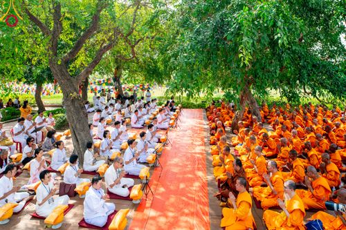 ภาพ No.314181:วันจันทร์ที่ 16 มีนาคม พ.ศ. 2569 พิธีถวายบาตรอัฐบริขาร และพิธีขอนิสัยแก่สามเณรธรรมทายาท 500 รูป ณ วิหารมายาเทวี ประเทศเนปาล