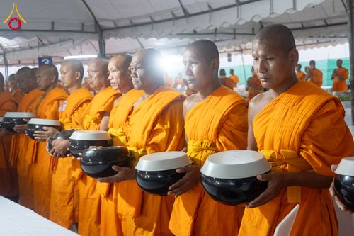 ภาพ No.298590:วันที่ 20 มกราคม พ.ศ. 2569 พิธีถวายภัตตาหารเป็นสังฆทาน แด่พระธรรมยาตรา ณ อนุสรณ์สถานบางปลา วัดบางปลา อำเภอบางเลน จังหวัดนครปฐม ในโครงการธรรมยาตรา กตัญญูบูชา มหาปูชนียาจารย์ พระมงคลเทพมุนี(สด จนฺทสโร) พระผู้ปราบมาร อนุสรณ์สถาน 7 แห่ง ปีที่ 14