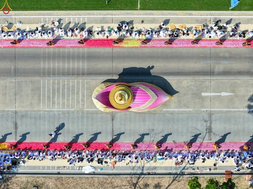 ภาพ No.304775:วันที่ 25 มกราคม พ.ศ. 2569 พิธีต้อนรับพระธรรมยาตรา (ภาพชุดที่ 2) รร.สามัคคีราษฏร์บำรุง-วัดพระธรรมกาย ในโครงการธรรมยาตรา กตัญญูบูชา มหาปูชนียาจารย์ พระมงคลเทพมุนี(สด จนฺทสโร) พระผู้ปราบมาร อนุสรณ์สถาน 7 แห่ง ปีที่ 14