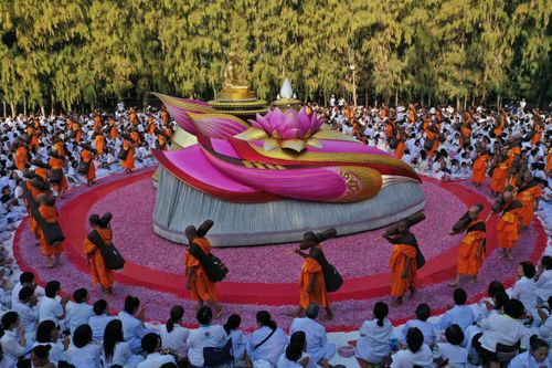 ภาพ No.34912:โครงการธรรมยาตรา เส้นทางพระผู้ปราบมาร ปีที่ 8 ณ อนุสรณ์สถานพระมงคลเทพมุนี