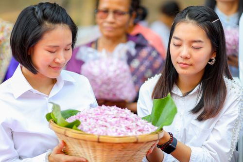 ภาพ No.34937:โครงการธรรมยาตรา เส้นทางพระผู้ปราบมาร ปีที่ 8 ณ อนุสรณ์สถานพระมงคลเทพมุนี