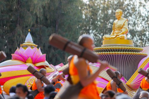 ภาพ No.34947:โครงการธรรมยาตรา เส้นทางพระผู้ปราบมาร ปีที่ 8 ณ อนุสรณ์สถานพระมงคลเทพมุนี