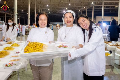 ภาพ No.303026:วันที่ 26 มกราคม พ.ศ. 2569 พิธีถวายภัตตาหารเป็นสังฆทาน แด่พระธรรมยาตรา ณ วัดพระธรรมกาย  จังหวัดปทุมธานี ในโครงการธรรมยาตรา กตัญญูบูชา มหาปูชนียาจารย์ พระมงคลเทพมุนี(สด จนฺทสโร) พระผู้ปราบมาร อนุสรณ์สถาน 7 แห่ง ปีที่ 14