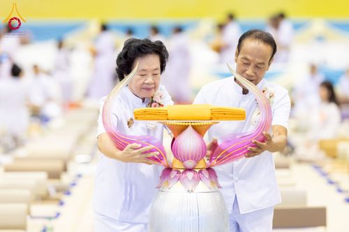 ภาพ No.215654:วันอาทิตย์ต้นเดือนที่ 6 เมษายน พ.ศ. 2568 ขบวนอัญเชิญผ้าป่าสมทบ มหาสังฆทาน 40,000 กว่าวัดทั่วประเทศ ณ สภาธรรมกายสากล วัดพระธรรมกาย