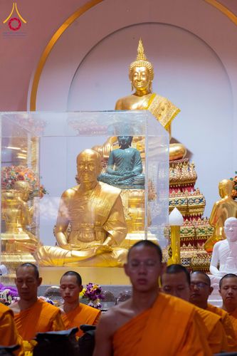 ภาพ No.294594:วันอาทิตย์ที่ 14 ธันวาคม พ.ศ.2568 พระธรรมยาตราปฏิบัติธรรมและถ่ายภาพหมู่ประวัติศาสตร์ ณ วัดสองพี่น้อง ต.ต้นตาล อ.สองพี่น้อง จ.สุพรรณบุรี ในโครงการธรรมยาตรา กตัญญูบูชา มหาปูชนียาจารย์ พระมงคลเทพมุนี(สด จนฺทสโร) พระผู้ปราบมาร อนุสรณ์สถาน 7 แห่ง ปีที่ 14