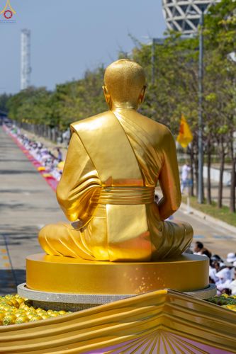 ภาพ No.304564:วันที่ 25 มกราคม พ.ศ. 2569 พิธีต้อนรับพระธรรมยาตรา (ภาพชุดที่ 2) รร.สามัคคีราษฏร์บำรุง-วัดพระธรรมกาย ในโครงการธรรมยาตรา กตัญญูบูชา มหาปูชนียาจารย์ พระมงคลเทพมุนี(สด จนฺทสโร) พระผู้ปราบมาร อนุสรณ์สถาน 7 แห่ง ปีที่ 14