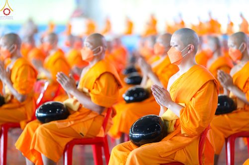 ภาพ No.81467:พิธีตักบาตร ข้าวสารอาหารแห้ง และพิธีบูชาข้าวพระ ณ สภาธรรมกายสากล วัดพระธรรมกาย วันเสาร์ที่ 3 มิถุนายน 2566