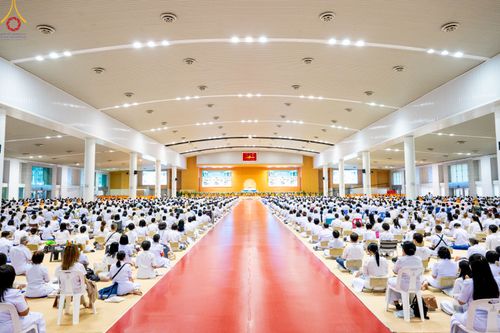 ภาพ No.84448:พิธีถวายผ้าอาบน้ำฝนและประทีปโคมไฟ ในวันอาสาฬหบูชา ณ ห้องแก้วสารพัดนึก 1 วัดพระธรรมกาย วันอังคารที่ 1 สิงหาคม พ.ศ. 2566