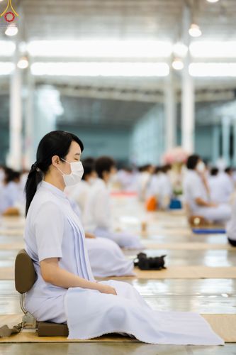 ภาพ No.83628:พิธีวางแผ่นจารึกชื่อและพิธีวางพวงมาลัยสักการะพระประธาน วันอาทิตย์ที่ 16 กรกฎาคม พ.ศ. 2566 ณ รัตนบัลลังก์ สภาธรรมกายสากล วัดพระธรรมกาย