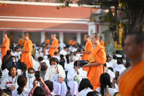 ภาพ No.294462:วันที่ 14 มกราคม พ.ศ. 2569 พิธีตักบาตรพระธรรมยาตรา ณ วัดสองพี่น้อง ต.ต้นตาล อ.สองพี่น้อง จ.สุพรรณบุรี ในโครงการธรรมยาตรา กตัญญูบูชา มหาปูชนียาจารย์ พระมงคลเทพมุนี(สด จนฺทสโร) พระผู้ปราบมาร อนุสรณ์สถาน 7 แห่ง ปีที่ 14