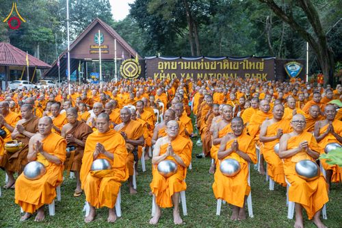 ภาพ No.285946:วันเสาร์ที่ 13 ธันวาคม พ.ศ.2568 พิธีตักบาตรพระภิกษุสามเณร 1,000 รูป ณ บริเวณหน้าอุทยานแห่งชาติเขาใหญ่ อำเภอปากช่อง จ.นครราชสีมา