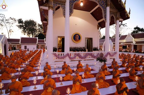 ภาพ No.73301:พิธีจุดประทีปถวายเป็นพุทธบูชา และบูชาธรรมมหาปูชนียาจารย์ ในโครงการธรรมยาตรากตัญญูบูชา มหาปูชนียาจารย์ พระมงคลเทพมุนี(สด จนฺทสโร) พระผู้ปราบมาร ปีที่ 11 ณ อนุสรณ์สถานลำดับที่ 4 สถานที่เกิดด้วยกายธรรม วัดโบสถ์ (บน) บางคูเวียง อ.บางกรวย จ.นนทบุรี วันที่ 21 