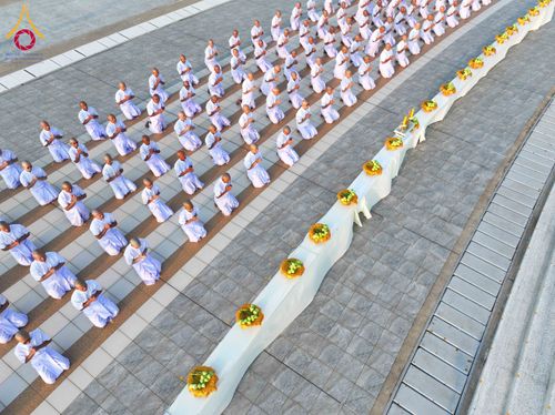 ภาพ No.320865:วันเสาร์ที่ 11 เมษายน พ.ศ.2569 พิธีเวียนประทักษิณ พิธีวันทาเจดีย์ โครงการอุปสมบทหมู่ บูชาธรรมหลวงพ่อธัมมชโย พ.ศ.2569 โครงการอุปสมบทหมู่ธรรมทายาท ระดับอุดมศึกษา รุ่น 53 (ภาคฤดูร้อน) ณ วัดพระธรรมกาย ปทุมธานี