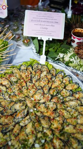 ภาพ No.74055:พิธีถวายภัตตาหารเป็นสังฆทาน แด่คณะพระธรรมยาตราฯ ในโครงการธรรมยาตรากตัญญูบูชา มหาปูชนียาจารย์ พระมงคลเทพมุนี(สด จนฺทสโร) พระผู้ปราบมาร อนุสรณ์สถาน 7 แห่ง ปีที่ 11 วันที่ 24 มกราคม พ.ศ. 2566