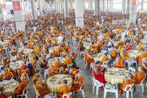 ภาพ No.323763:วันที่ 22 เมษายน พ.ศ.2569(วันคุ้มครองโลก) งานถวายมหาสังฆทาน 40,000 กว่าวัดทั่วประเทศ คณะสงฆ์ฉันภัตตาหารเพล