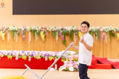 ภาพ No.322775:วันที่ 15-18 เมษายน พ.ศ.2569 การเเตรียมโต๊ะฉัน , เตรียมจุดพักค้าง , เรียงเก้าอี้ , เรียงกล่องไทยธรรม  เพื่องานถวายมหาสังฆทาน 40,000 กว่าวัดทั่วประเทศ วันคุ้มครองโลก 22 เมษายน พ.ศ.2569 วัดพระธรรมกาย