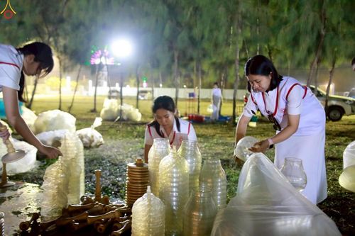 ภาพ No.306611:ภาพเบื้องหลังอาสาสมัครรวมใจ ชุดที่ 5 ในโครงการธรรมยาตรา กตัญญูบูชา มหาปูชนียาจารย์ พระมงคลเทพมุนี(สด จนฺทสโร) พระผู้ปราบมาร อนุสรณ์สถาน 7 แห่ง ปีที่ 14