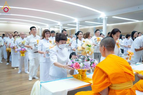 ภาพ No.310712:วันอาทิตย์ที่ 22 กุมภาพันธ์ พ.ศ. 2569 พิธีถวายโคมมาฆประทีป ณ ห้องแก้วสารพัดนึก 2 วัดพระธรรมกาย จ.ปทุมธานี