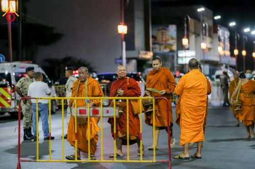 ภาพ No.313824:วันอาทิตย์ที่ 14 มีนาคม พ.ศ. 2569 ทำบุญเมืองหาดใหญ่ตักบาตรพระ 1,109 รูป เติมบุญใหญ่ หลังวิกฤตมหาอุทกภัย ณ ซุ้มประตูไชน่าทาวน์ ถนนศุภสารรังสรรค์ อ.หาดใหญ่ จ.สงขลา