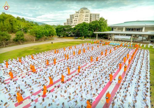 ภาพ No.341014:วันที่ 26 กรกฎาคม พ.ศ. 2569 โครงการพัฒนาคุณธรรม จริยธรรม สำหรับนักเรียนนายสิบตำรวจ (นสต.) รุ่นที่ 17 ศูนย์ฝึกอบรมตำรวจภูธรภาค 1 ได้จัดกิจกรรม ตักบาตรเพื่อน้อมอุทิศถวายเพื่อเป็นพระราชกุศลฯ  และปฏิบัติธรรม ติวธรรมมะ ณ ศูนย์ปฏิบัติธรรมเวิล์ดพีช วัลเล่ย์ (Wo