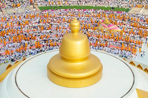 ภาพ No.302720:วันที่ 24 มกราคม พ.ศ. 2569 พิธีตักบาตรพระธรรมยาตรา(ภาพชุดที่ 2) ณ อนุสรณ์สถานลำดับที่ 5 สถานที่เผยแผ่วิชชาธรรมกายครั้งแรก อนุสรณ์สถานบางปลา วัดบางปลา อำเภอบางเลน จังหวัดนครปฐม ในโครงการธรรมยาตรา กตัญญูบูชา มหาปูชนียาจารย์ พระมงคลเทพมุนี(สด จนฺทสโร) พระผู