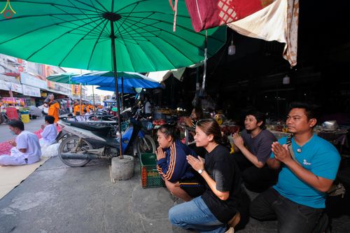 ภาพ No.287928:วันที่ 3 มกราคม พ.ศ. 2569 พิธีต้อนรับพระธรรมยาตรา ครั้งที่ 2 (ภาพชุดที่ 2) ในโครงการธรรมยาตรา กตัญญูบูชา มหาปูชนียาจารย์ พระมงคลเทพมุนี(สด จนฺทสโร) พระผู้ปราบมาร อนุสรณ์สถาน 7 แห่ง ปีที่ 14 ณ อนุสรณ์สถานมหาวิหารพระมงคลเทพมุนี (โลตัสแลนด์) อ.สองพี่น้อง จ.