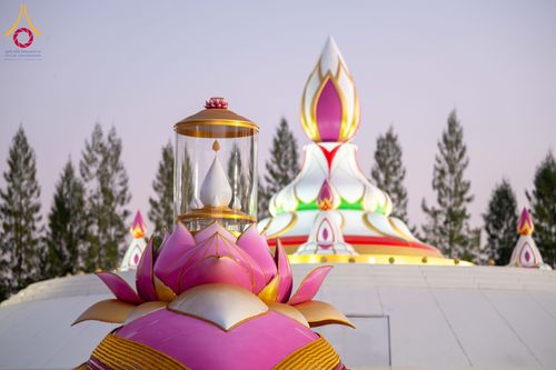 ภาพ No.290589:วันที่ 8 มกราคม พ.ศ. 2569 พระธรรมยาตราปฏิบัติธรรม และถ่ายภาพหมู่ประวัติศาสตร์ ในโครงการธรรมยาตรา กตัญญูบูชามหาปูชนียาจารย์ พระมงคลเทพมุนี(สด จนฺทสโร) พระผู้ปราบมาร อนุสรณ์สถาน 7 แห่ง ปีที่ 14 ณ อนุสรณ์สถานคลองบางนางแท่น อ.สามพราน จ.นครปฐม