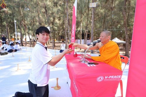 ภาพ No.300702:ภาพเบื้องหลังอาสาสมัครรวมใจ ชุดที่ 3 ในโครงการธรรมยาตรา กตัญญูบูชา มหาปูชนียาจารย์ พระมงคลเทพมุนี(สด จนฺทสโร) พระผู้ปราบมาร อนุสรณ์สถาน 7 แห่ง ปีที่ 14